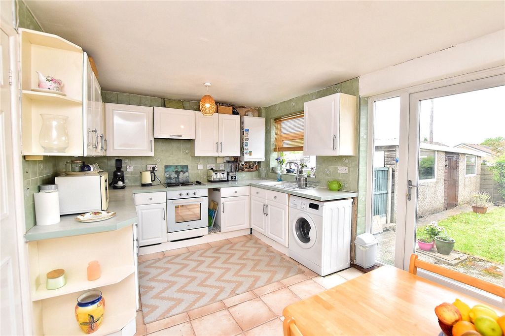 Property photo 3 of 17 Kitchen