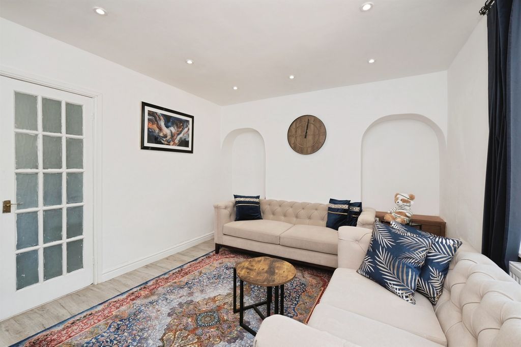 Property photo 2 of 16