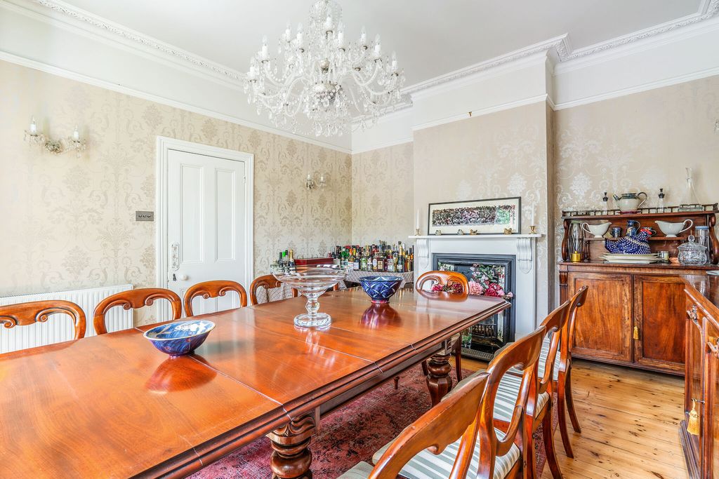 Property photo 3 of 30