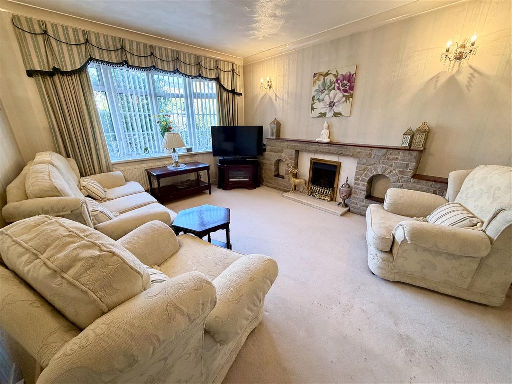 Property photo 2 of 23