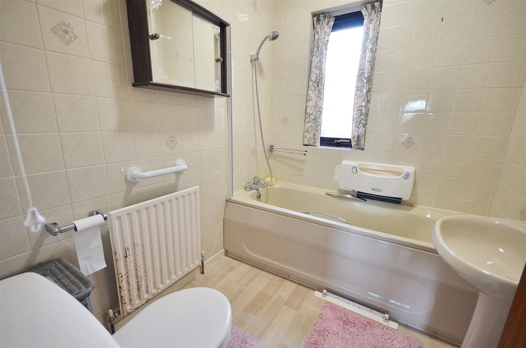 Property photo 2 of 15 Bathroom