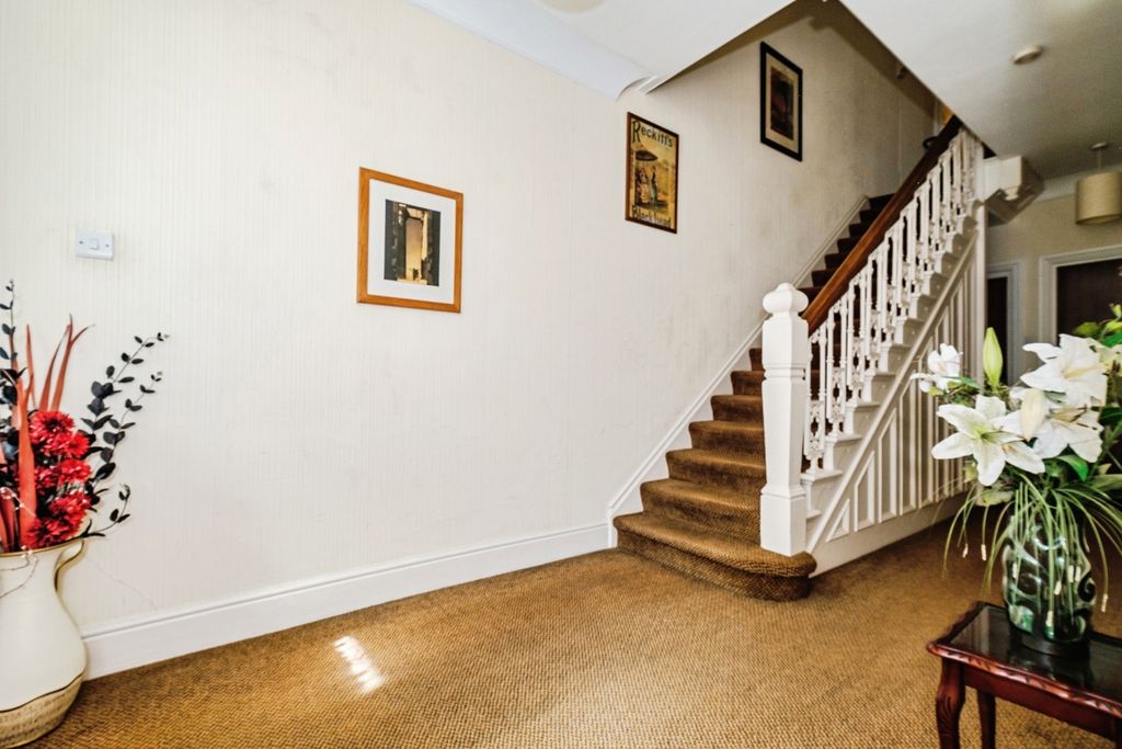 Property photo 2 of 16 Photo