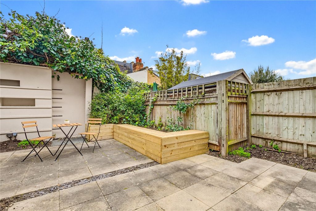 Property photo 2 of 17 Picture No. 16