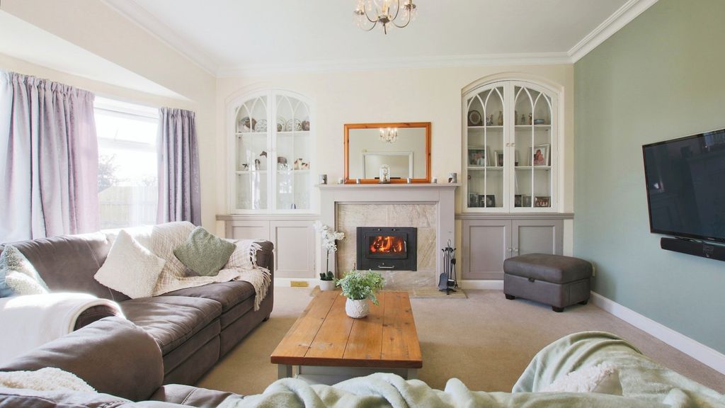 Property photo 2 of 27 3681805