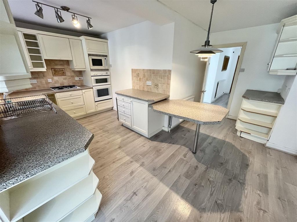 Property photo 2 of 21