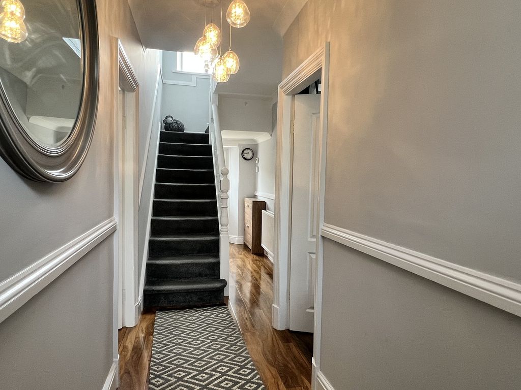 Property photo 2 of 21 Hallway