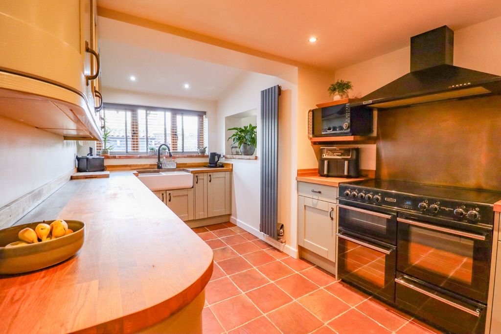 Property photo 2 of 31 4090552