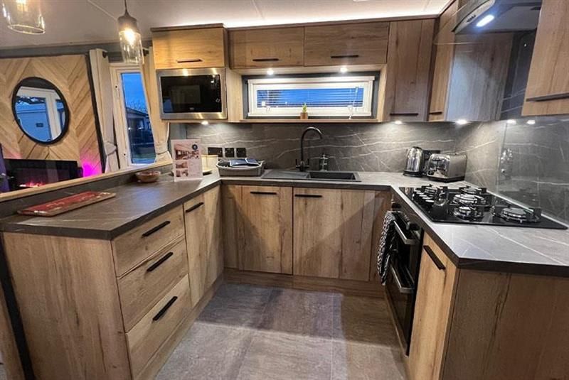 Property photo 3 of 8 007575 2 20260215 00.Jpeg