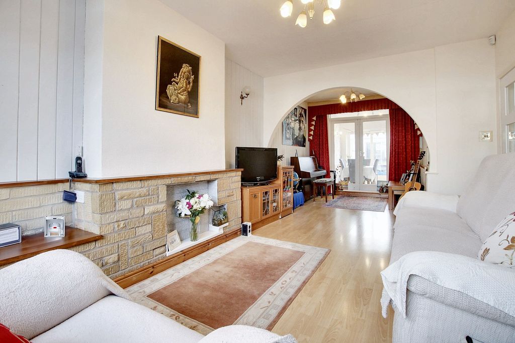 Property photo 2 of 32