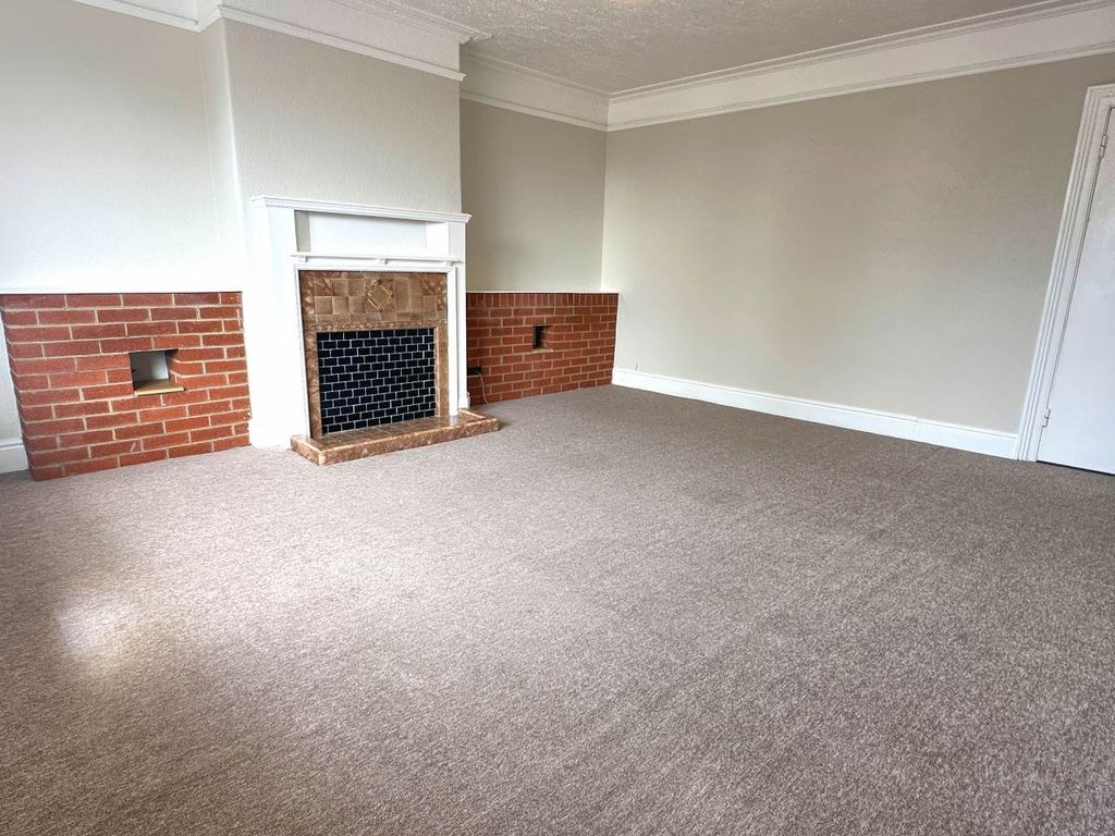 Property photo 2 of 15 Lounge 1