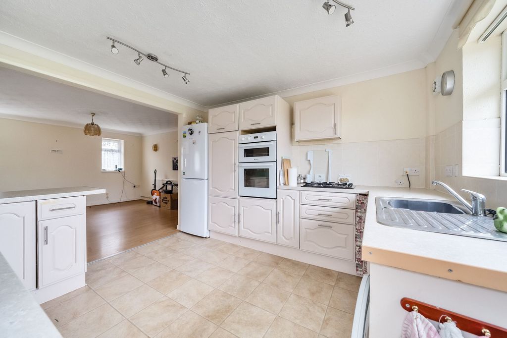 Property photo 2 of 13 Kitchen