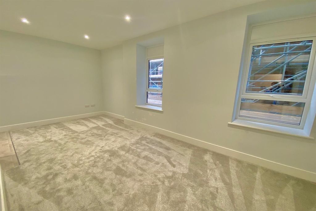 Property photo 3 of 6 (Main)