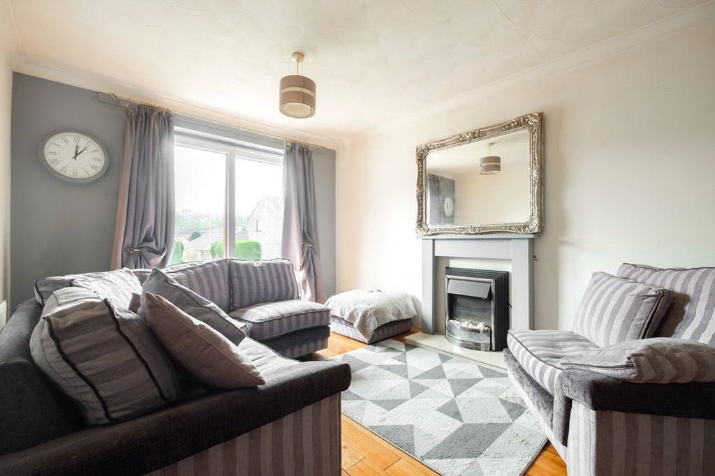 Property photo 3 of 10 Lounge