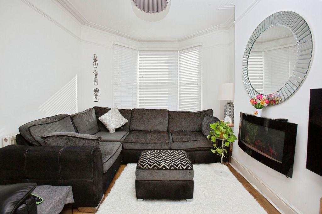 Property photo 2 of 20 Pbox-Img.Jpg