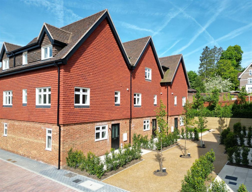 Property photo 3 of 21 Front