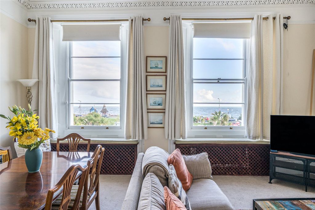 Property photo 1 of 18 1 - Sitting Dining