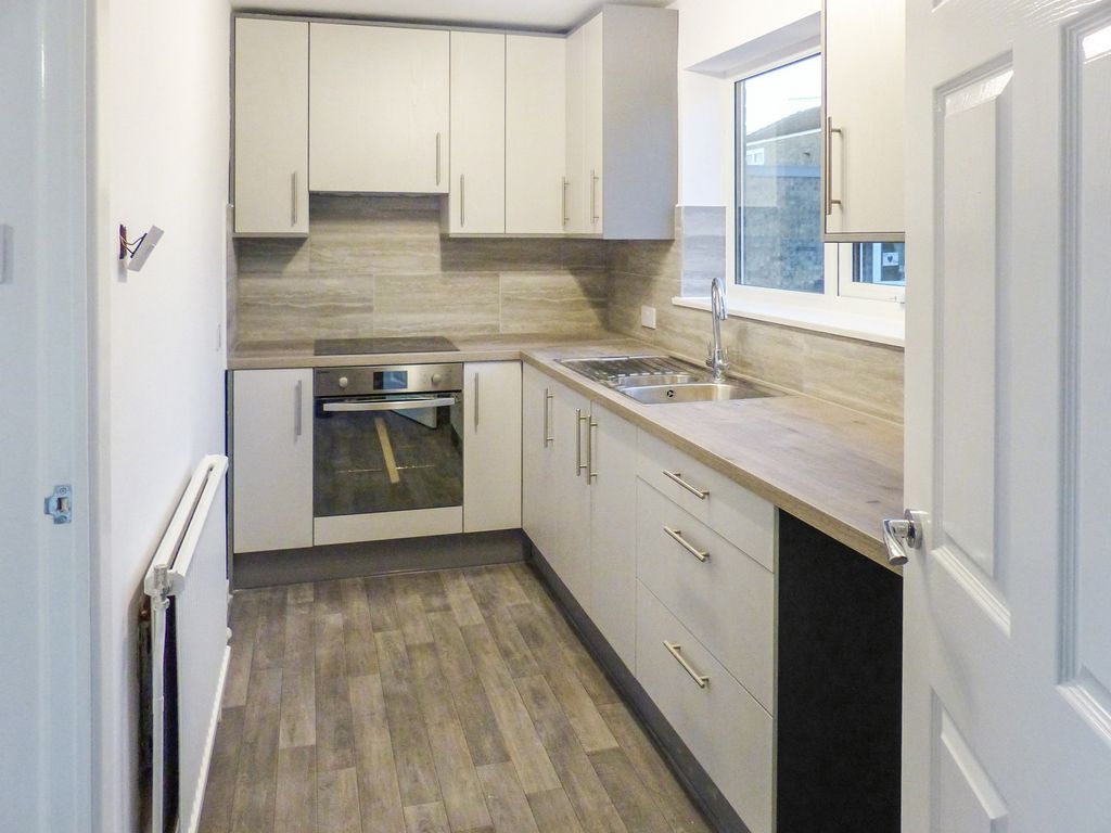Property photo 2 of 7 Kitchen