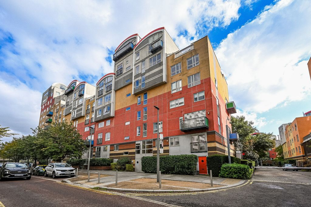 Property photo 1 of 17