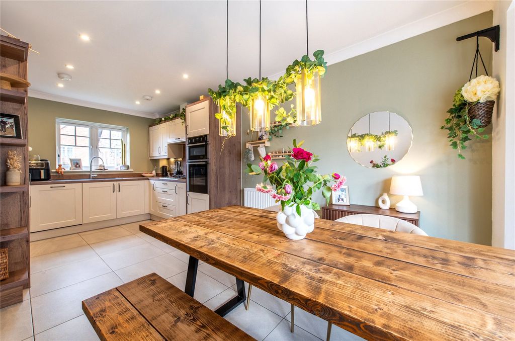 Property photo 3 of 33 Picture No. 10