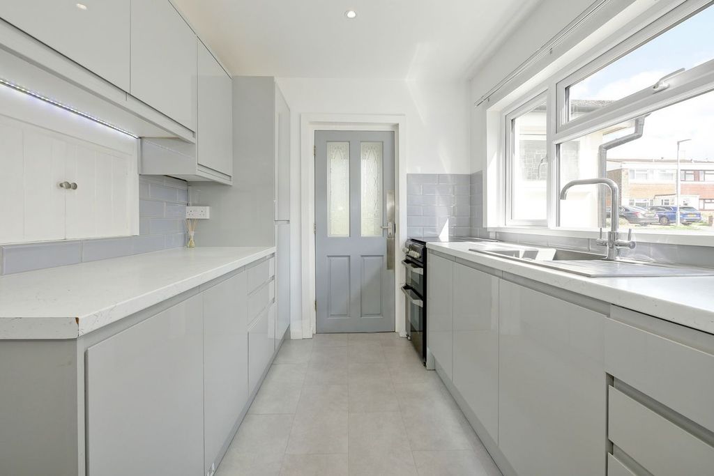 Property photo 2 of 30