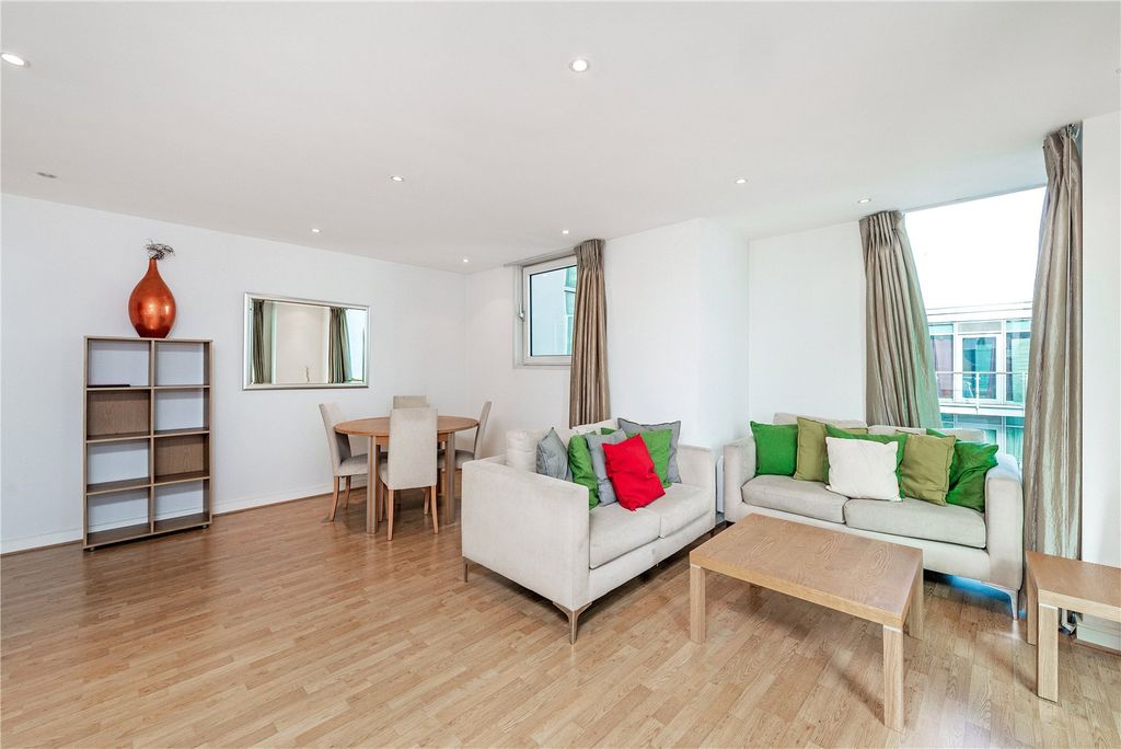 Property photo 2 of 17 Reception