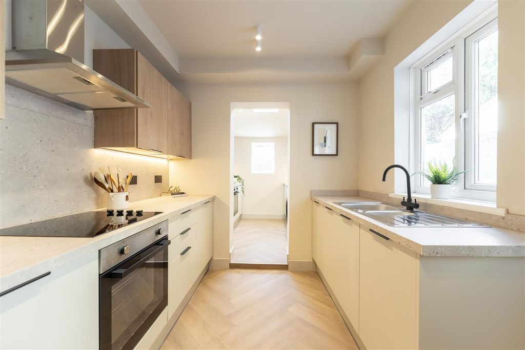 Property photo 2 of 17 Kitchen