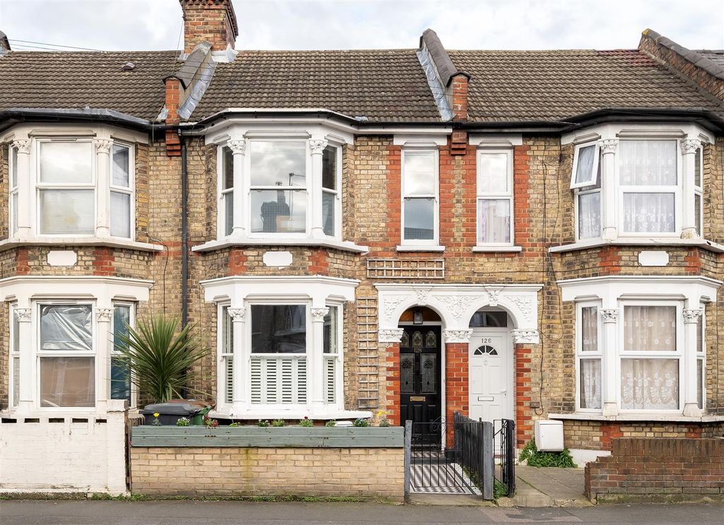 Property photo 1 of 30 Fulbourne Road, E17