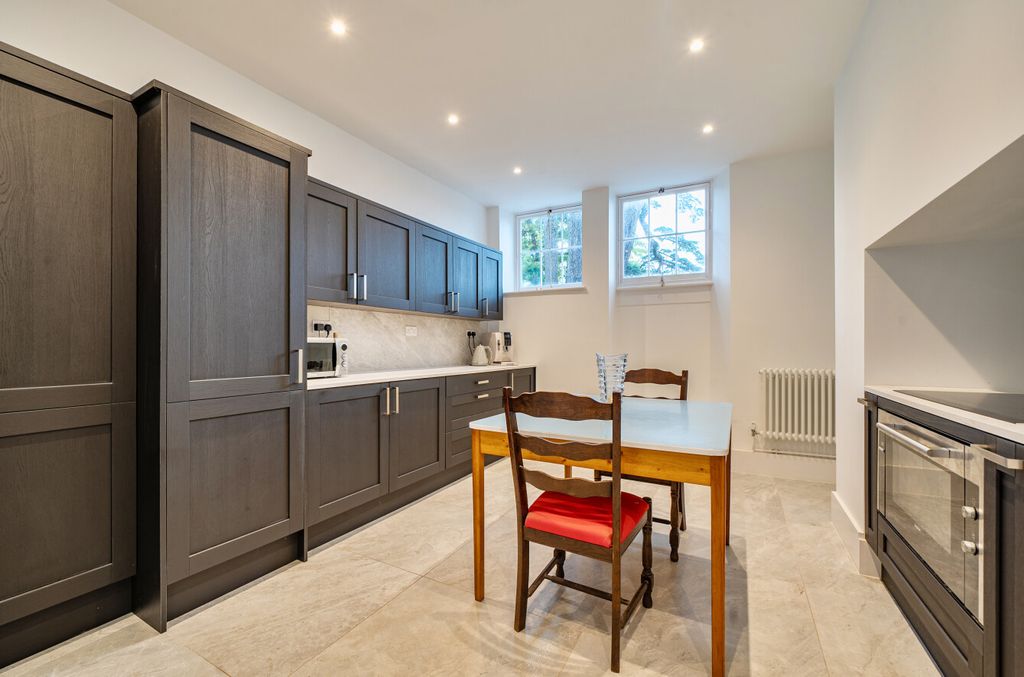 Property photo 2 of 35 2 - 1371578-12-68F793...