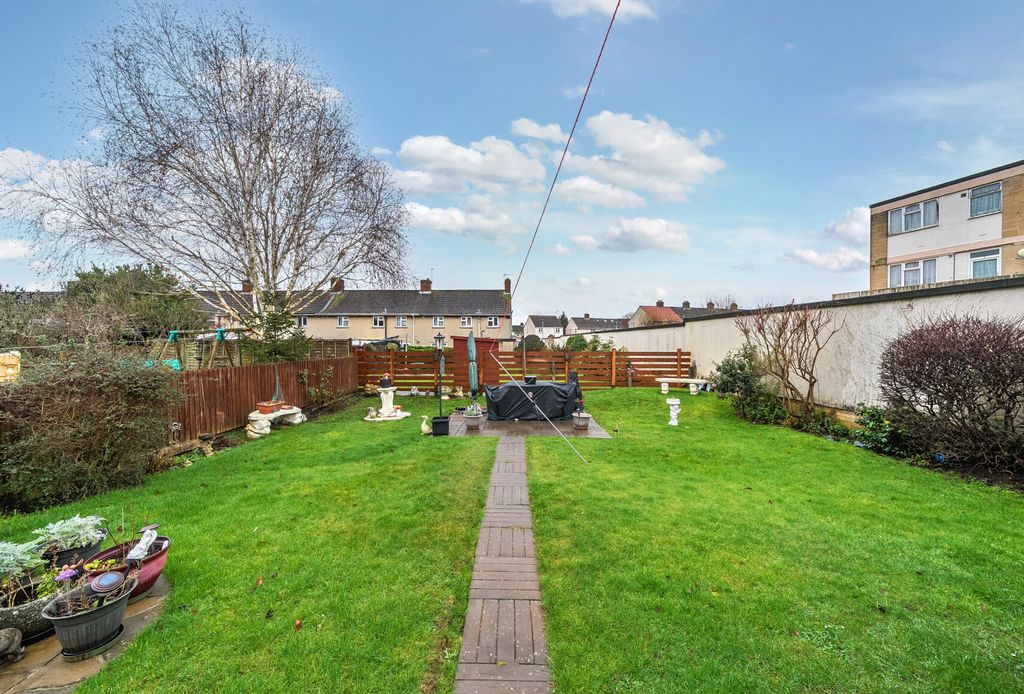 Property photo 2 of 16 1404236-7-6985c58...