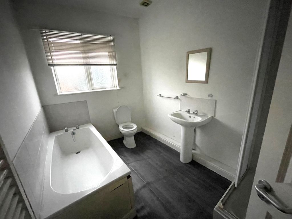 Property photo 3 of 14 Bathroom