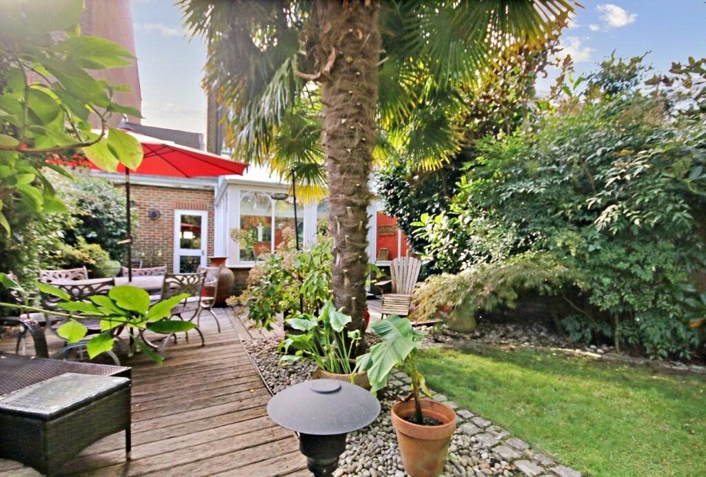 Property photo 2 of 18 Garden
