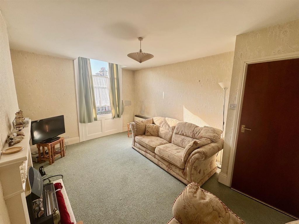 Property photo 2 of 11 Lounge 5.Jpg