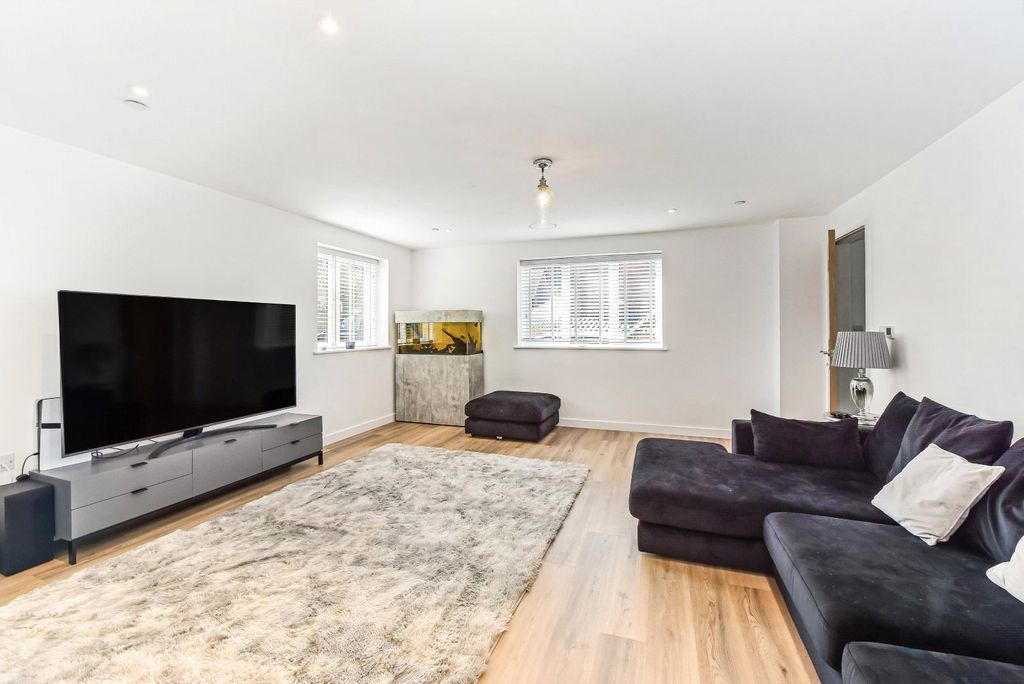 Property photo 2 of 16 Picture No. 15