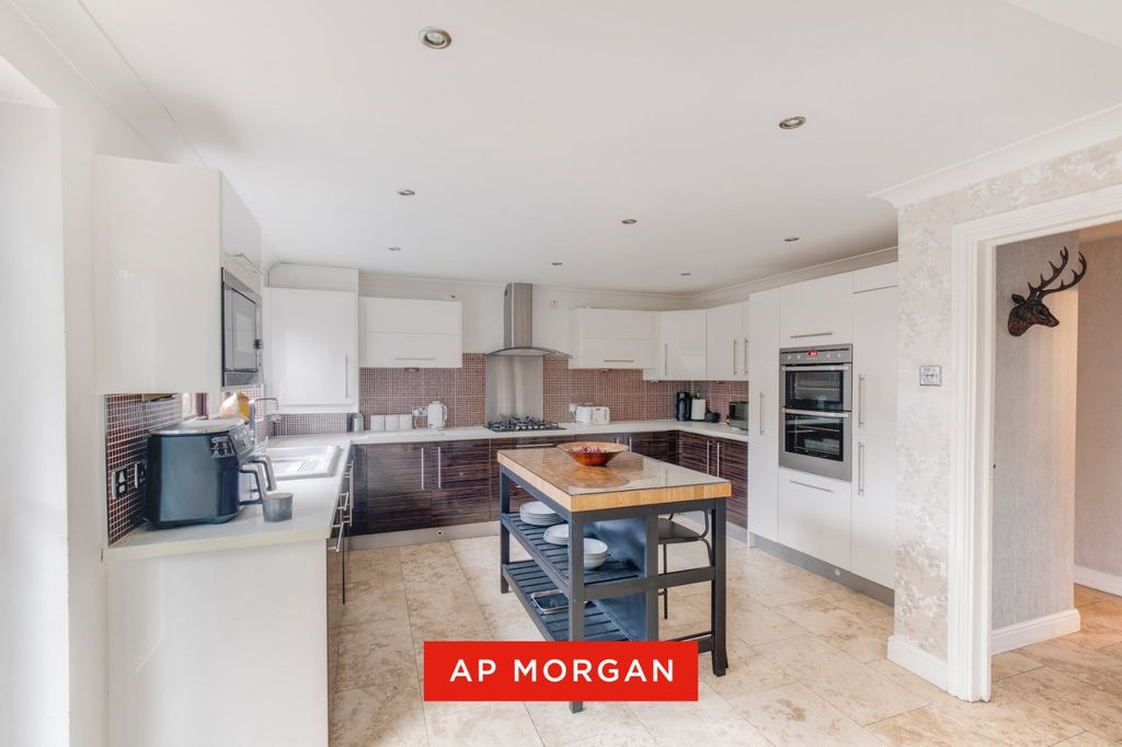 Property photo 3 of 33 Picture No. 22