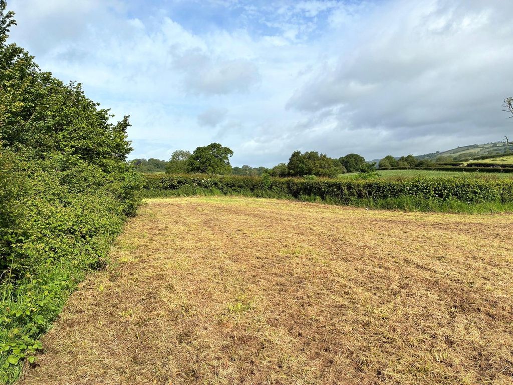 Property photo 3 of 4 Picture No. 06