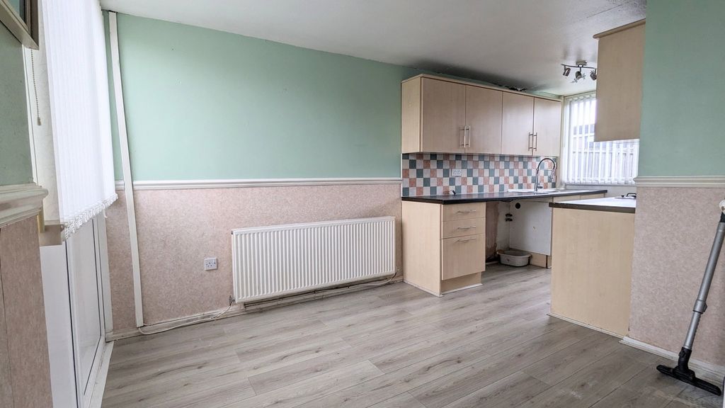 Property photo 3 of 21