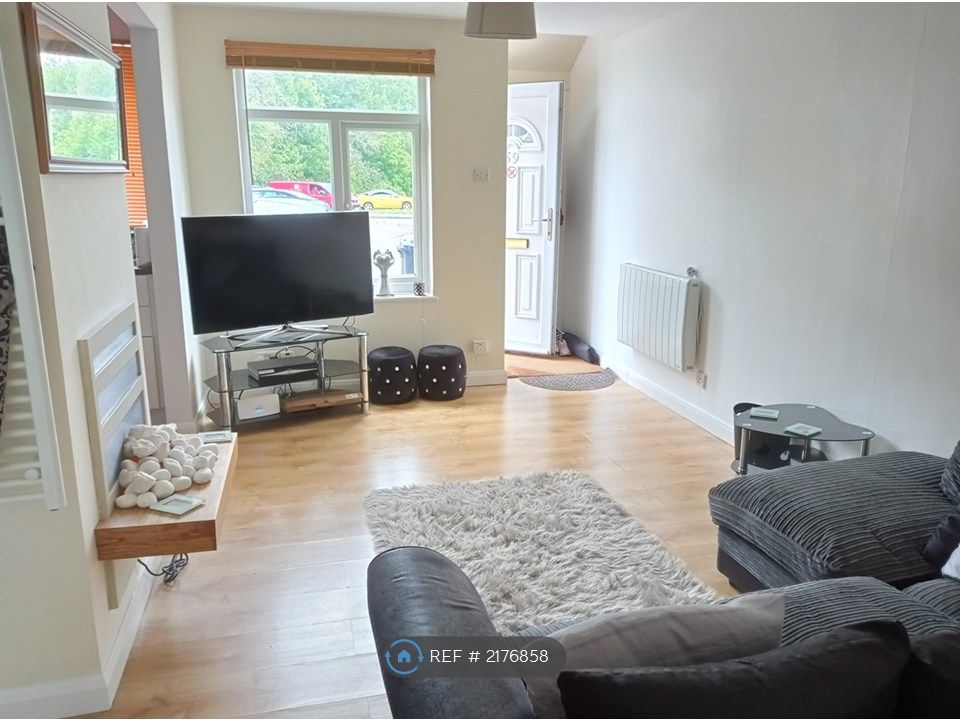 Property photo 3 of 8 Lounge