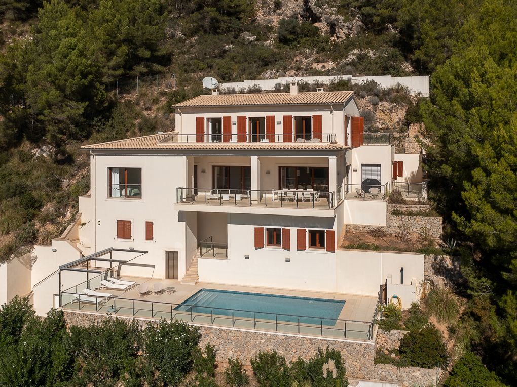 Property photo 2 of 16 Villa-With-Unbeatable-Sea-Views-In-Son-Vida-Majorca-15.Jpg