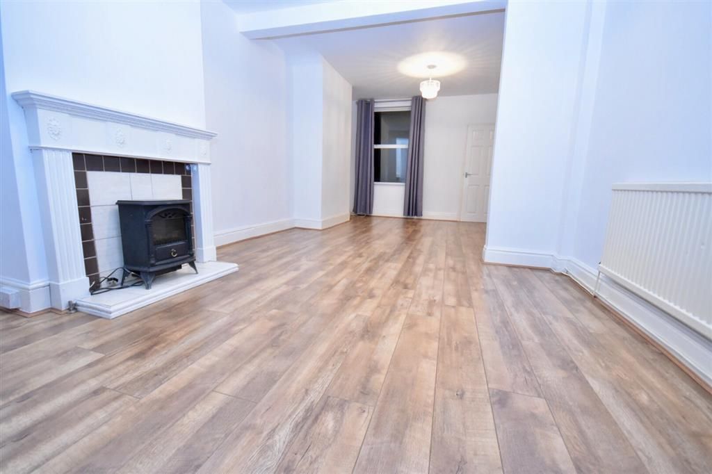 Property photo 1 of 7 Living Room