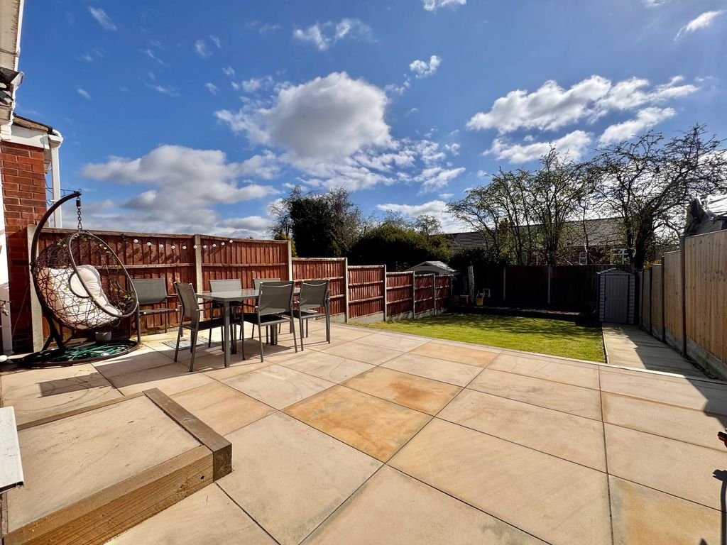 Property photo 2 of 33