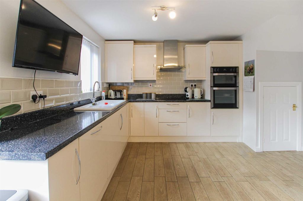 Property photo 3 of 19 Extended Fitted Dining Kitchen: