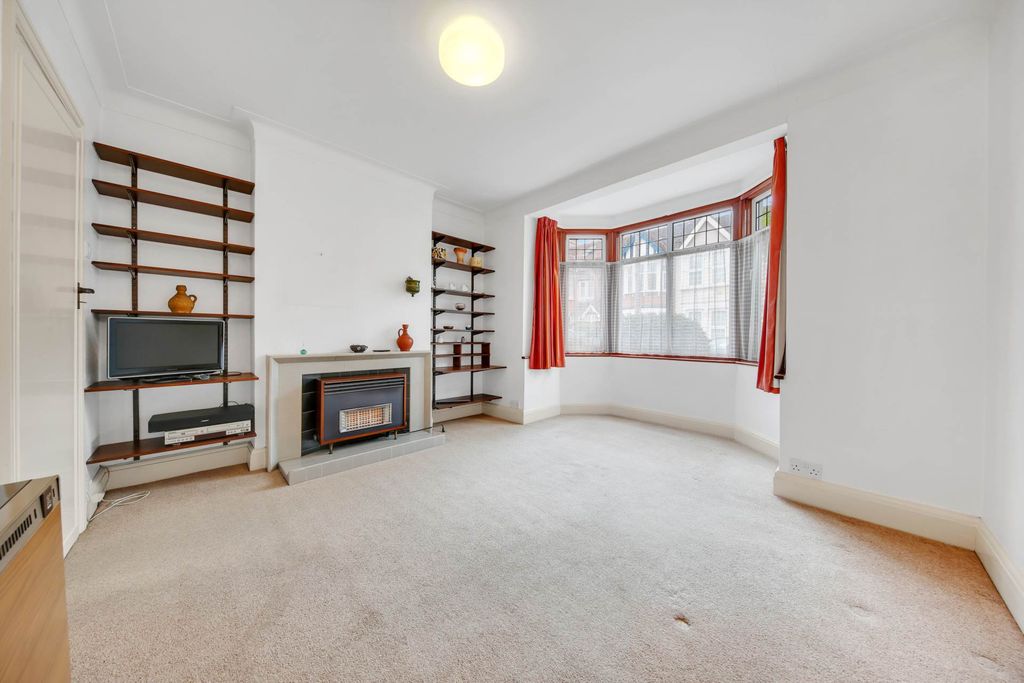Property photo 2 of 25