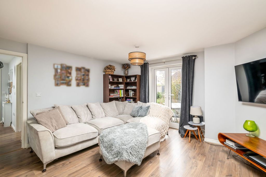 Property photo 2 of 20