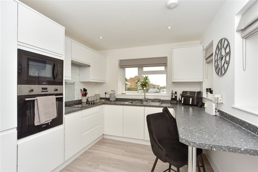 Property photo 3 of 11 Kitchen