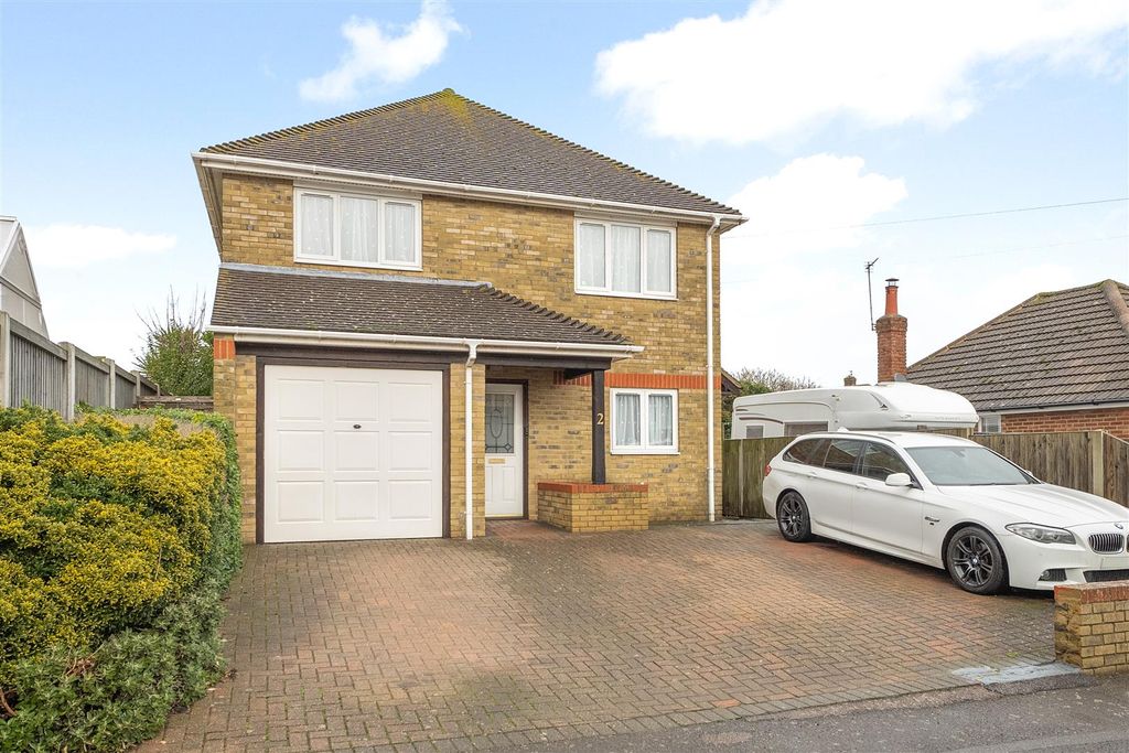 Property photo 1 of 17 Pinewood Close, Newington, Ramsgate