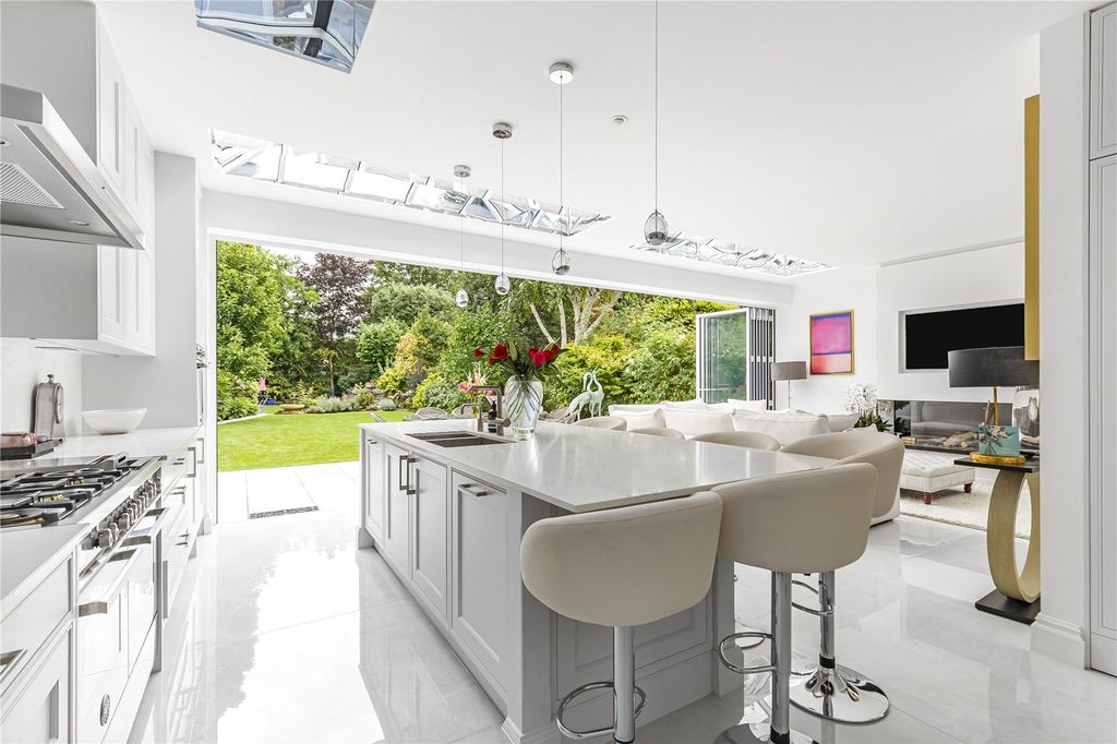 Property photo 2 of 17 Kitchen