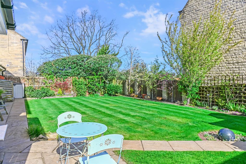 Property photo 3 of 34 Garden