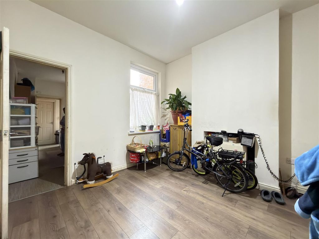 Property photo 3 of 8 Sitting Room