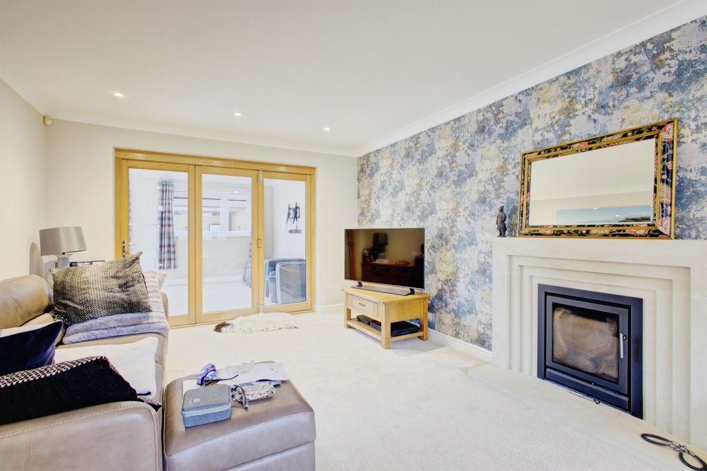 Property photo 3 of 25