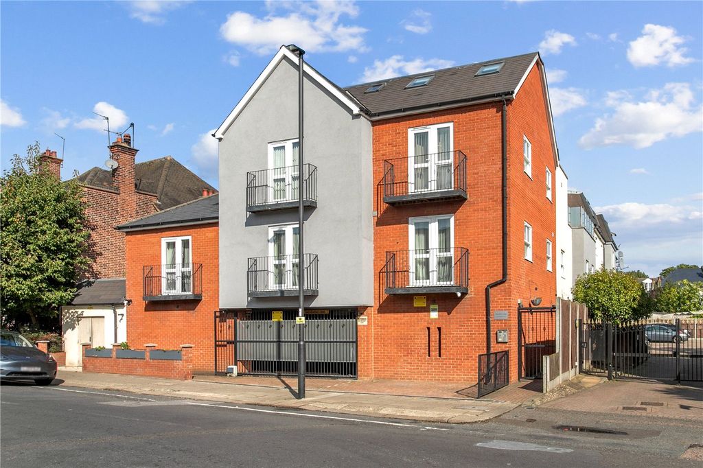 Property photo 2 of 15 Picture No. 14